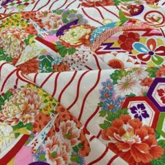 着物 はぎれ 761 生地 布 ハギレ アンティーク 絹　古布　和布　古裂　和柄