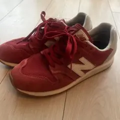 New Balance 520 レッド スニーカー