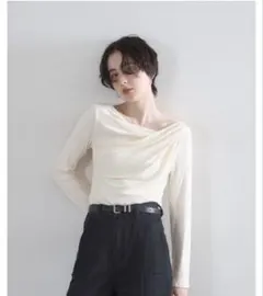 美品★ドレープネック 長袖カットソー オフホワイト