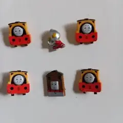 キャラクターボタン ６個 トーマスの仲間とウルトラマン
