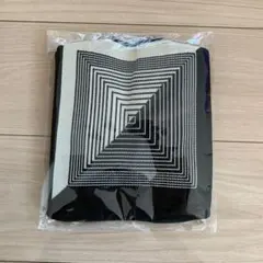 【新品未開封】ニットバッグ 　ミニバッグ　韓国　幾何学柄