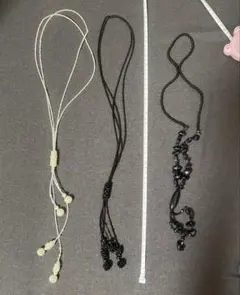 ビーズ製多層式ネックレスセット（ホワイト・ブラック）　3点セット