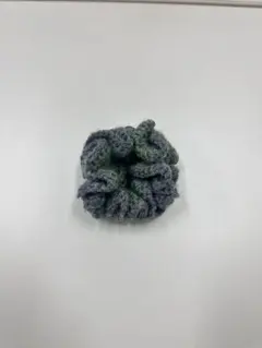 緑とグレーのフリルシュシュ