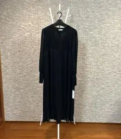 ラメ加工ニット＆プリーツ　黒ワンピース　おでかけ、パーティーなどにも⭐︎