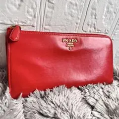 極美品 PRADA サフィアーノ ラウンドファスナー メタルロゴ レッド