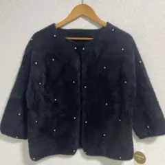 新品タグ付き 黒 パールビジュー付きふわふわニットカーディガンきれいめ FREE