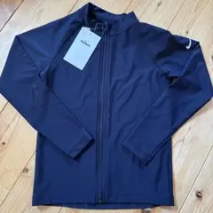 新品　ナイキ　ラッシュガード　水着　130㎝
