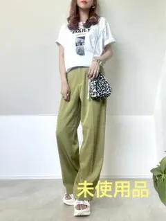 ハイウエストセンタープレススラックスパンツ　　　　未使用品