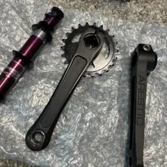 OLD BMX 1ピースクランクセット フラットペダル付き ブラック OLD BMX 1ピースクランクセット フラットペダル付き ブラック