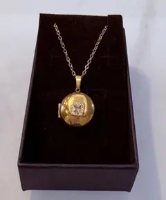 新品未使用　ゴールド ロケットペンダント　ネックレス　アクセサリー