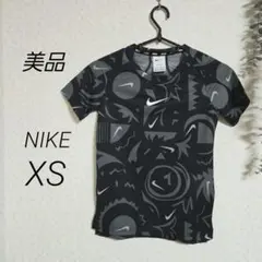 NIKE　ティシャツ　キッズ　xs　半袖　ブラック　XS 　黒　刺繍ロゴ　総柄