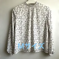 花柄　長袖ブラウス　Mサイズのサムネイル