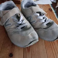 New Balance グレー スニーカー ベルクロ　22センチ