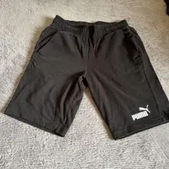PUMA 黒 ハーフパンツ S.小さめなので、140.150のかたに。