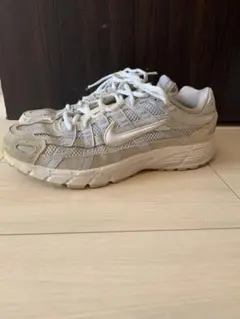 中古　Nike ベージュ スニーカー　26.0