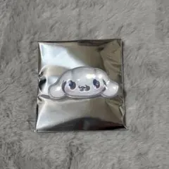 サンリオキャラクターズ　ぷっくりったいバッジ　シナモ