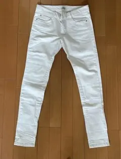 HOWLUK ホワイト スキニーパンツ