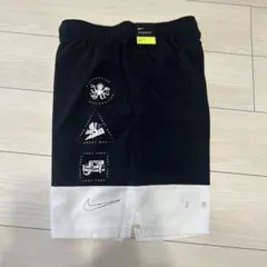 NIKE ハーフパンツ　トレーニング