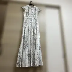 フレイアイデイ ホワイトプリーツマキシドレス