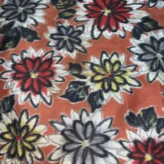 正絹　約35×76 茶がかった橙　紅柿色に大きめの花柄　白赤黒黄色　銘仙