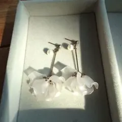 花びらモチーフ　ピアス　ふんわり