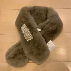 ベージュファーネックウォーマー・パール装飾付き
