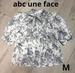 美品 abc une face 花柄ボウタイフリルブラウス Mサイズ リボンのサムネイル