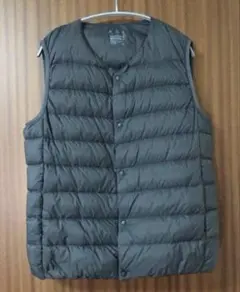 無印　ダウンベストＬ　ダークグレー