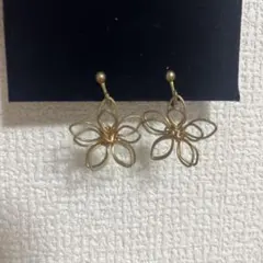 ゴールド 花形 イヤリング