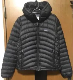 patagonia ブラック フード付きダウンジャケット