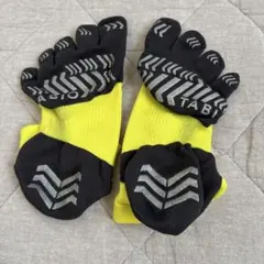 TABIO 5本指　指分かれソックス 黒と黄色