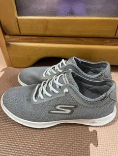 Skechers グレー スニーカー クイックフィット
