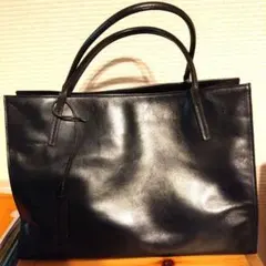 黒のレザートートバッグ