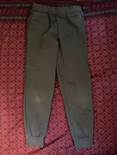 ユニクロ　uniqlo ウルトラストレッチアクティブジョガーパンツ　グレー　m