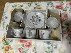 【新品、値下げしました】Momoyamaの花柄ティーカップとソーサーセット 5客