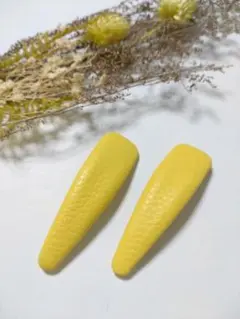 545 　フェイクレザーパッチンピン　イエロー　2本セット　ハンドメイド