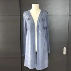 新品未使用　ブルーグレー　立体刺繍がすてきな、カーディガン　羽織り
