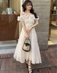 新品 GRL ドット柄フリルオフショルダーフレアロングワンピース S アイボリー