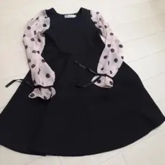 黒とピンクドットのワンピース