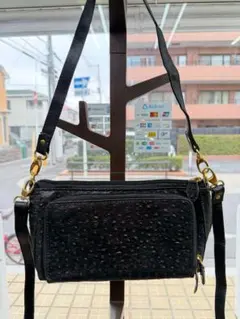 ブラックエンボスショルダーバッグ