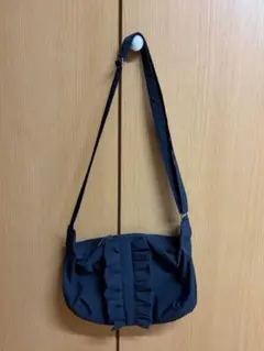 yayaさん作家 フリル付きブラックショルダーバッグ