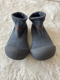 アティパス　Attipasグレー ソックススタイル ベビーシューズ 12.5㎝