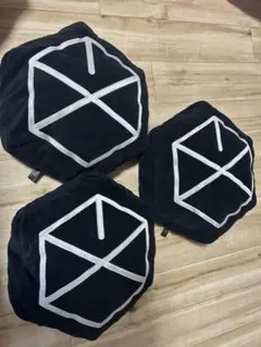 XOロゴ　クッション