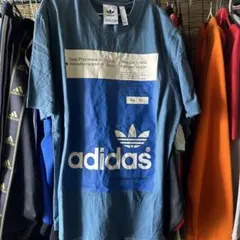 アディダス