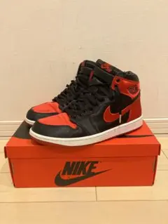 レッド スニーカー