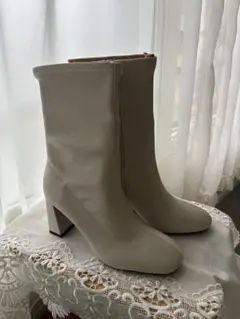 ZARA 新品！ベージュショートブーツ ファスナー付き