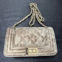 ゴールド キルティング ショルダーバッグ　チェーンバック　金