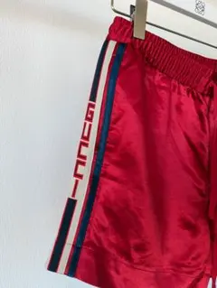 GUCCI ロゴサイドライン シルキーレッド ショートパンツのサムネイル