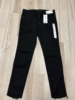 新品　ユニクロ ウルトラストレッチジーンズ 黒　スキニーパンツ