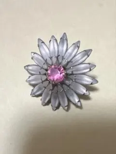 ヴィンテージ風 花のブローチ